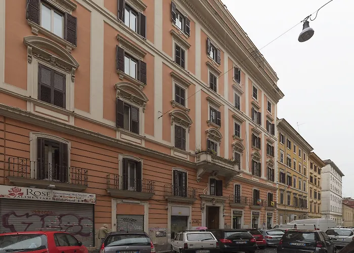 Guesthost - Vittorio Emmanuele & Colosseo * Rom