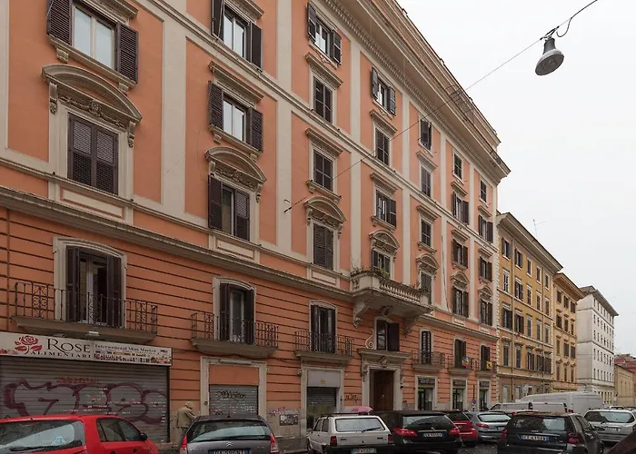 Guesthost - Vittorio Emmanuele & Colosseo Apartment Rom