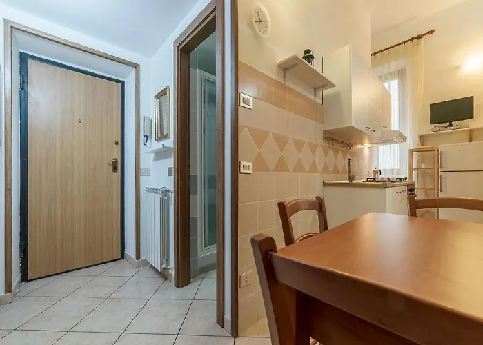 Guesthost - Vittorio Emmanuele & Colosseo Apartment Rom